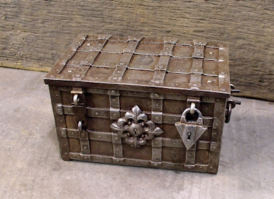 Latane Miniature Nergburg Chest